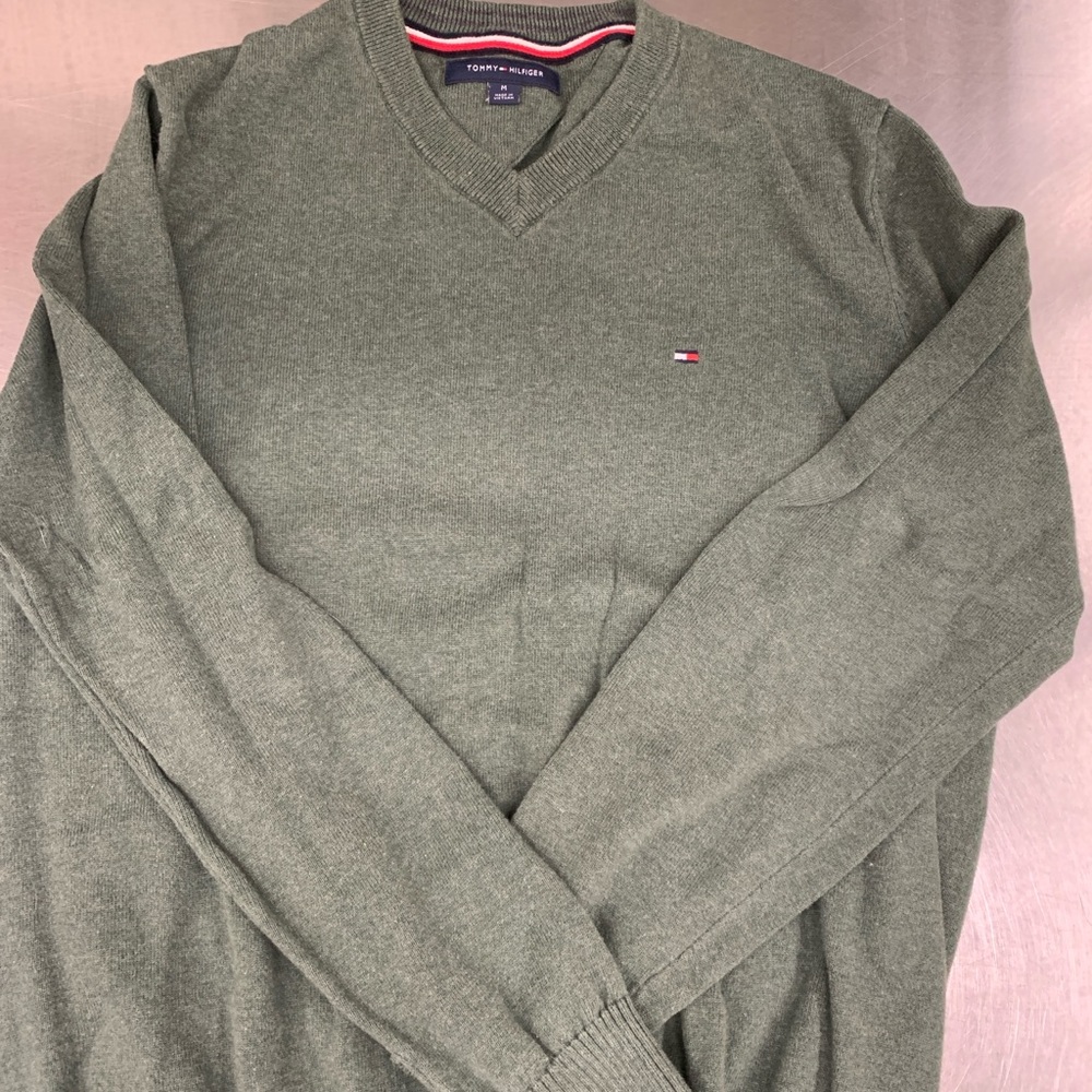 Tommy Hilfiger Men's Olive V-Neck Sweater